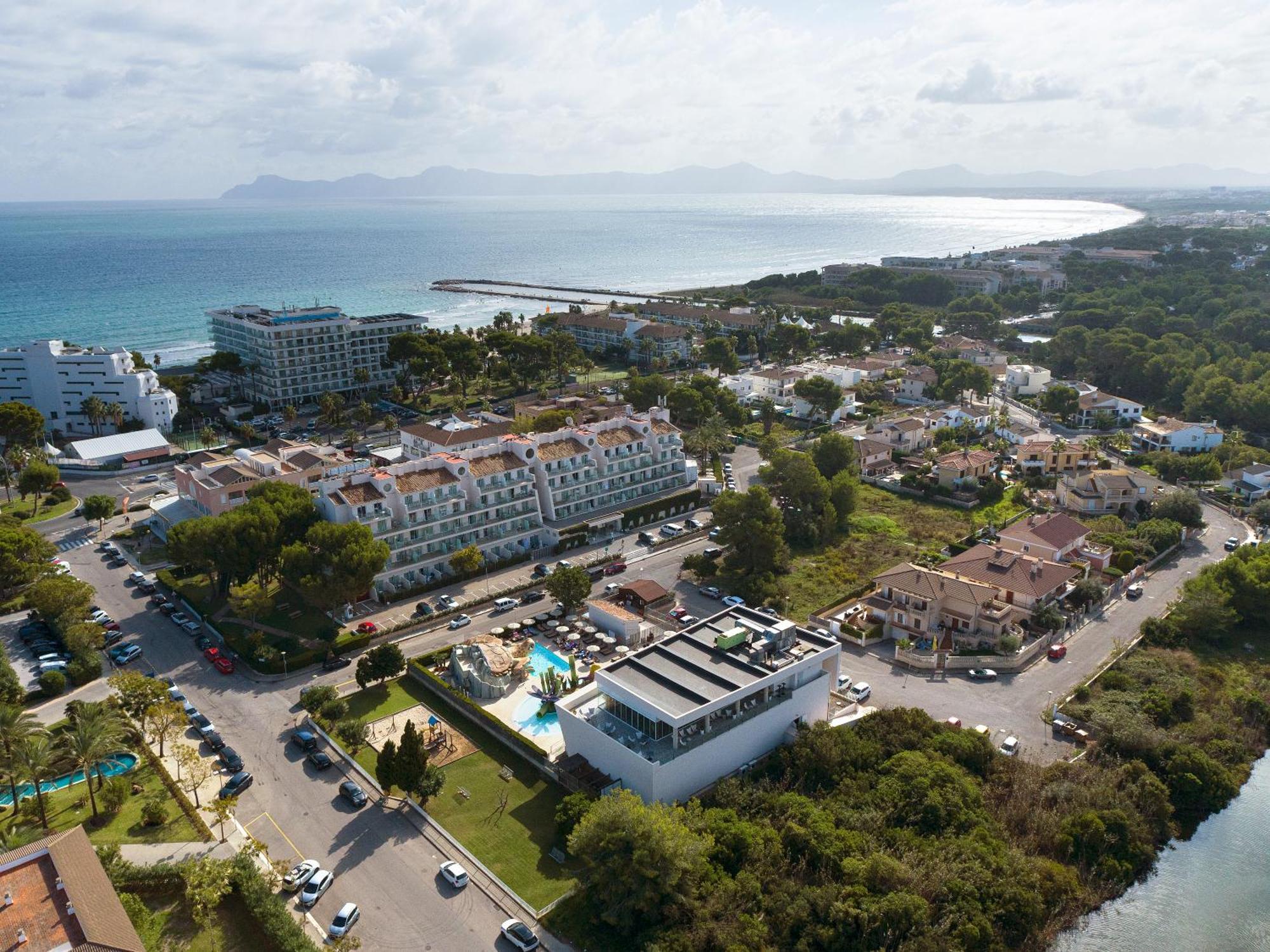 Mar Hotels Playa De Muro Suites Esterno foto