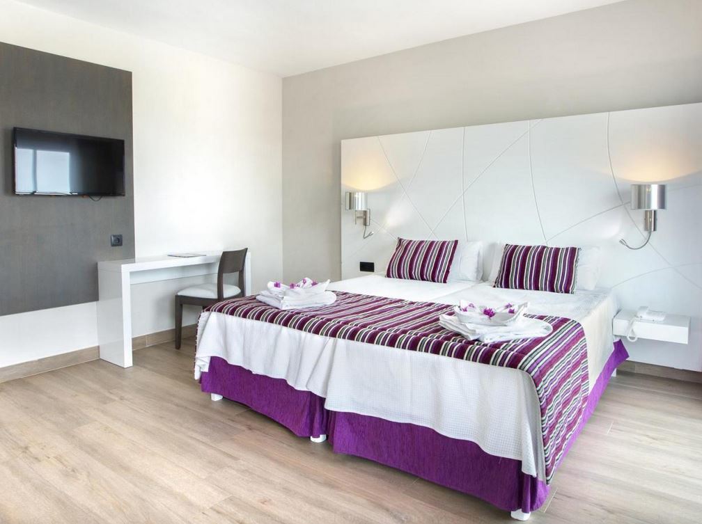 Mar Hotels Playa De Muro Suites Esterno foto